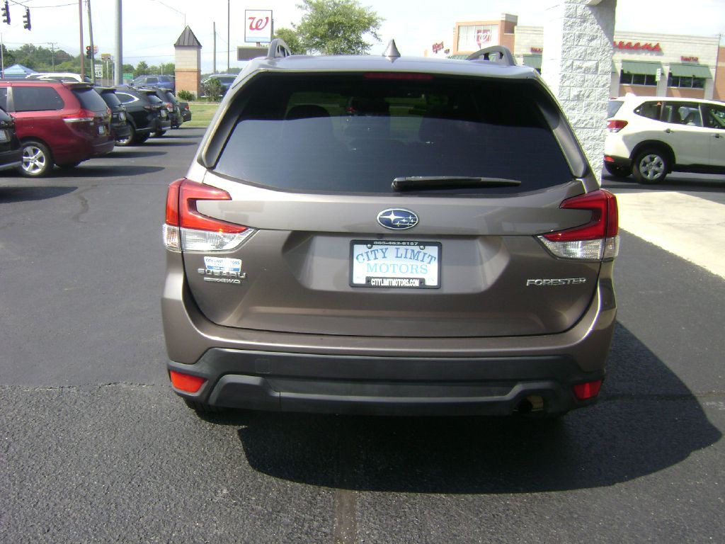 2023 Subaru Forester Image 6