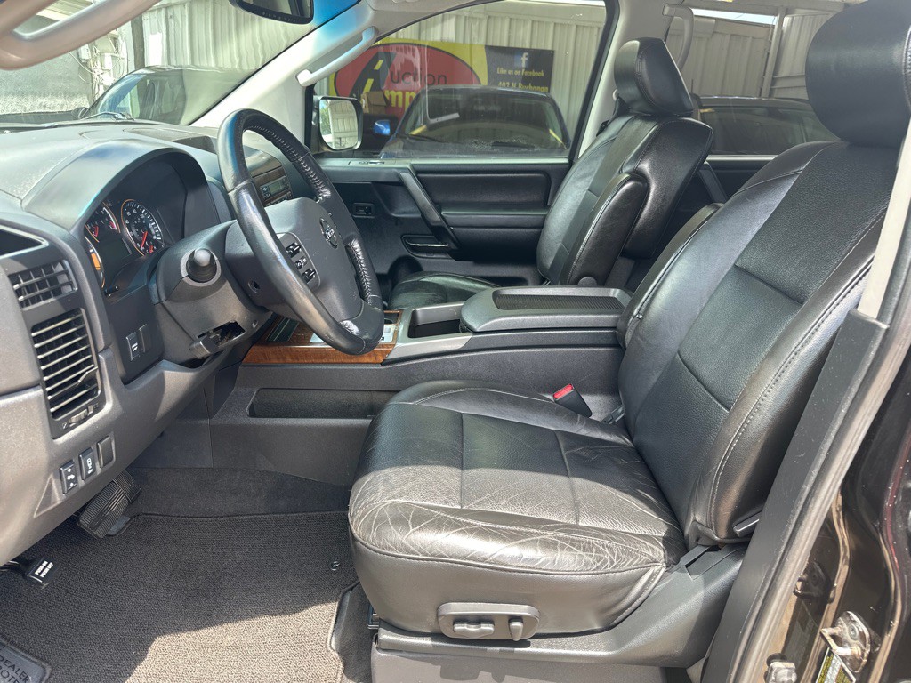 2010 Nissan Titan Image 11