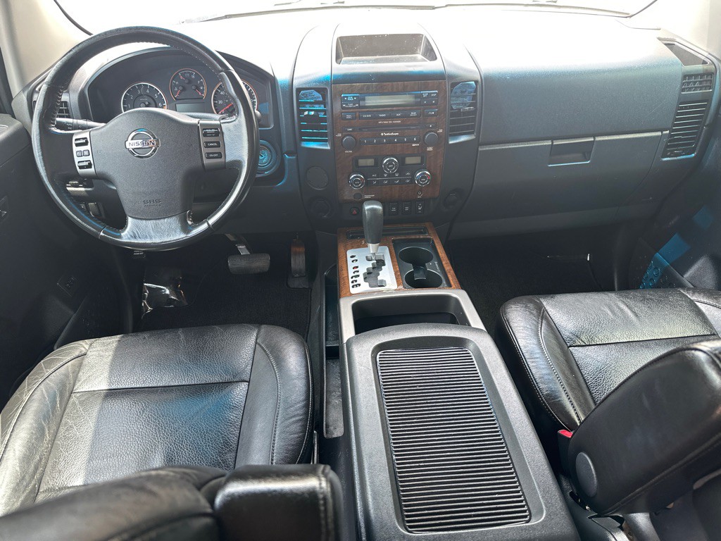 2010 Nissan Titan Image 12