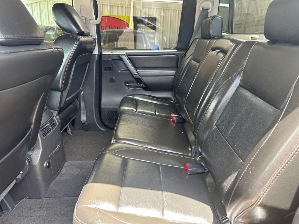 2010 Nissan Titan Image 14