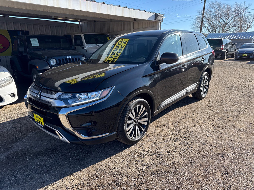 2020 Mitsubishi Outlander Image 2