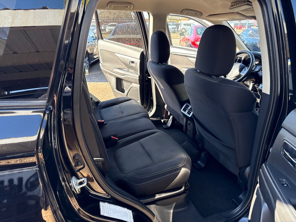 2020 Mitsubishi Outlander Image 12