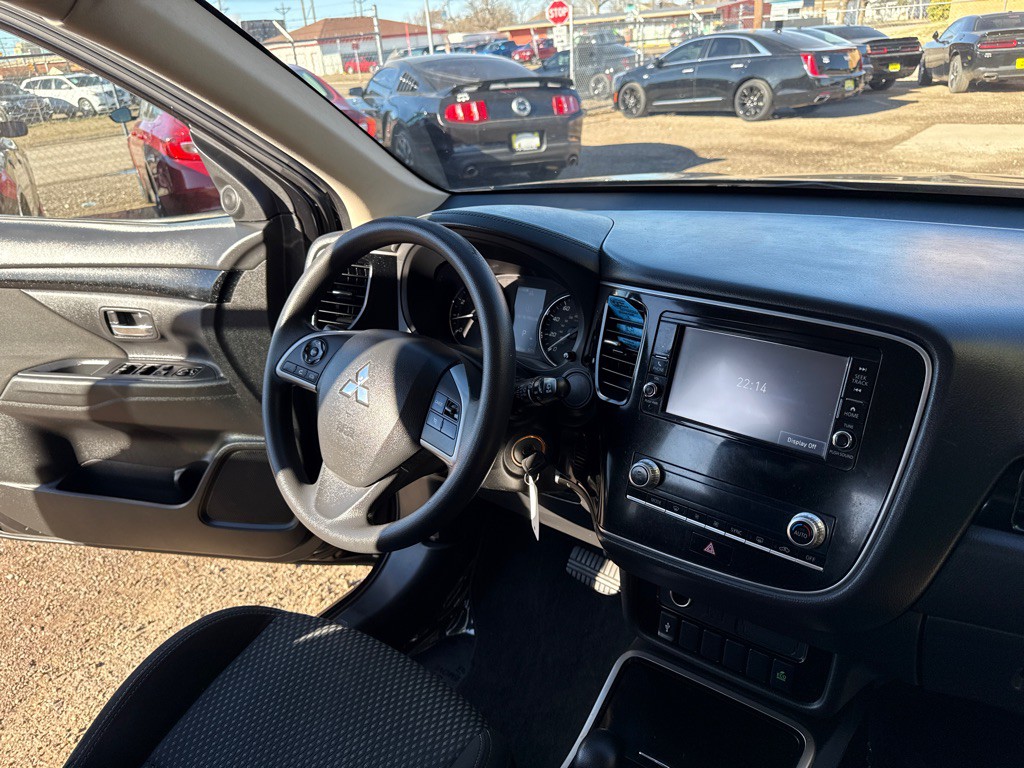 2020 Mitsubishi Outlander Image 14