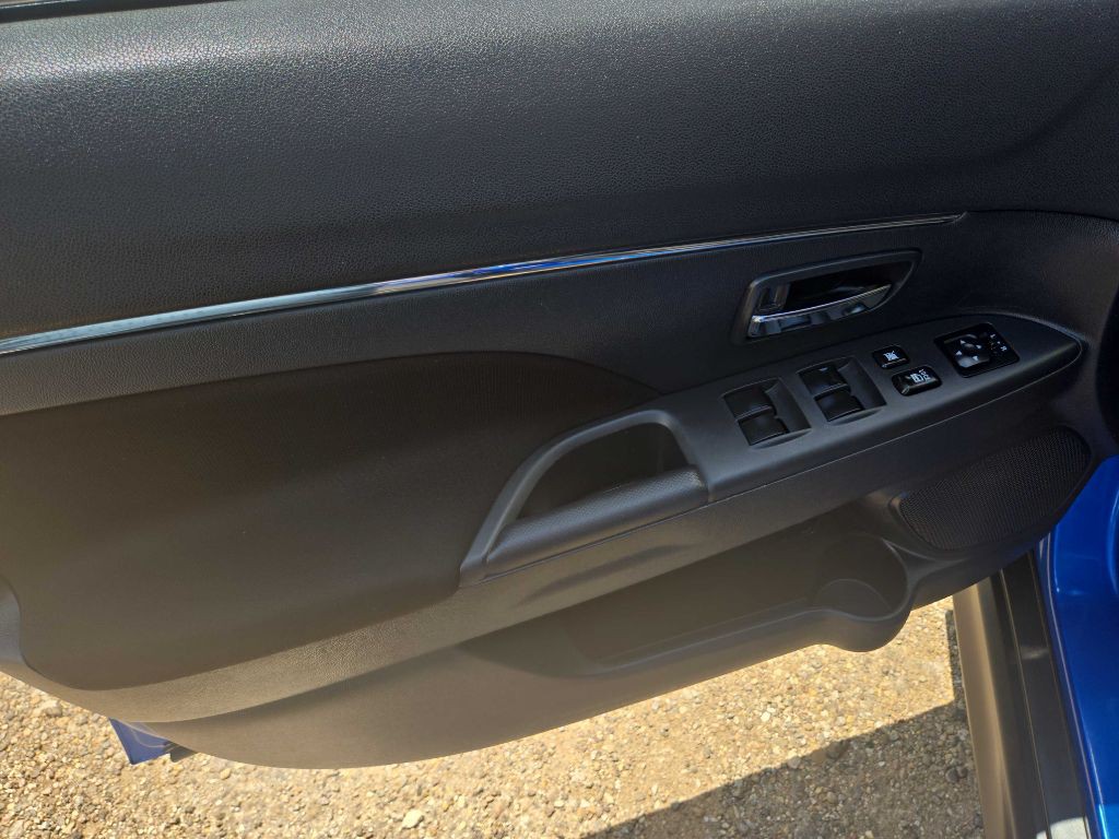 2021 Mitsubishi Outlander Image 9
