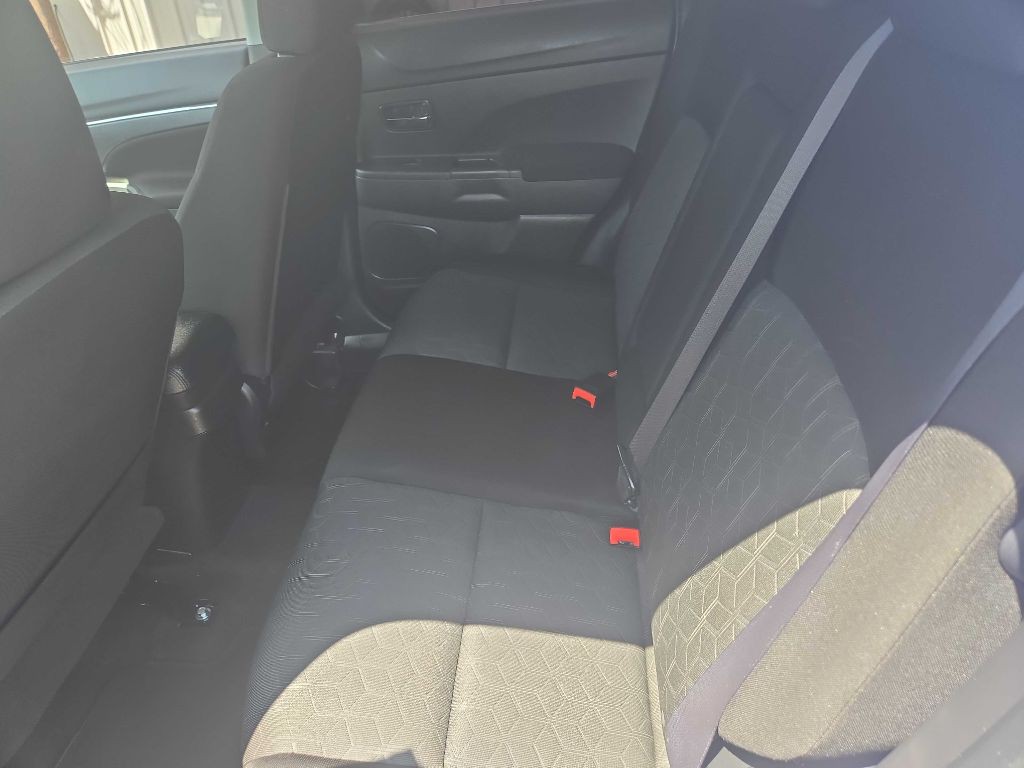 2021 Mitsubishi Outlander Image 10
