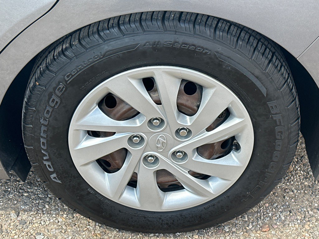 2018 Hyundai Elantra Image 15