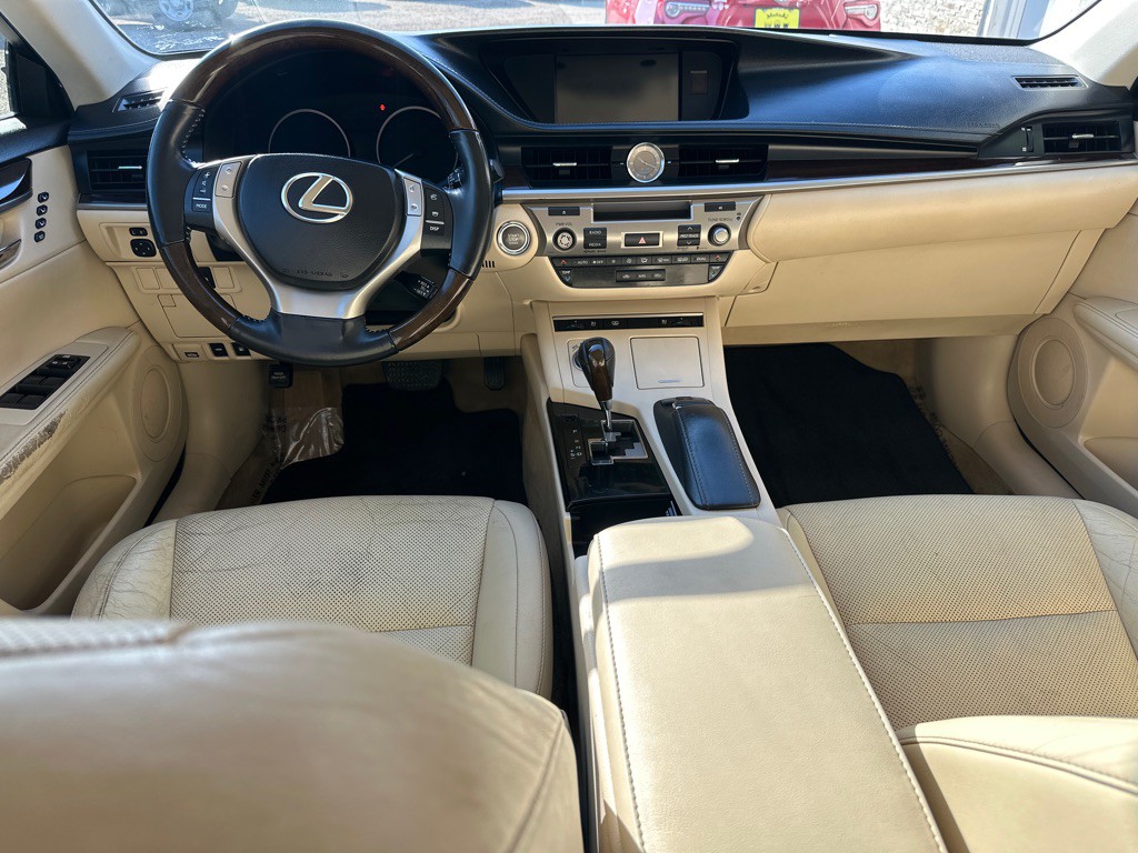 2013 Lexus ES Image 9