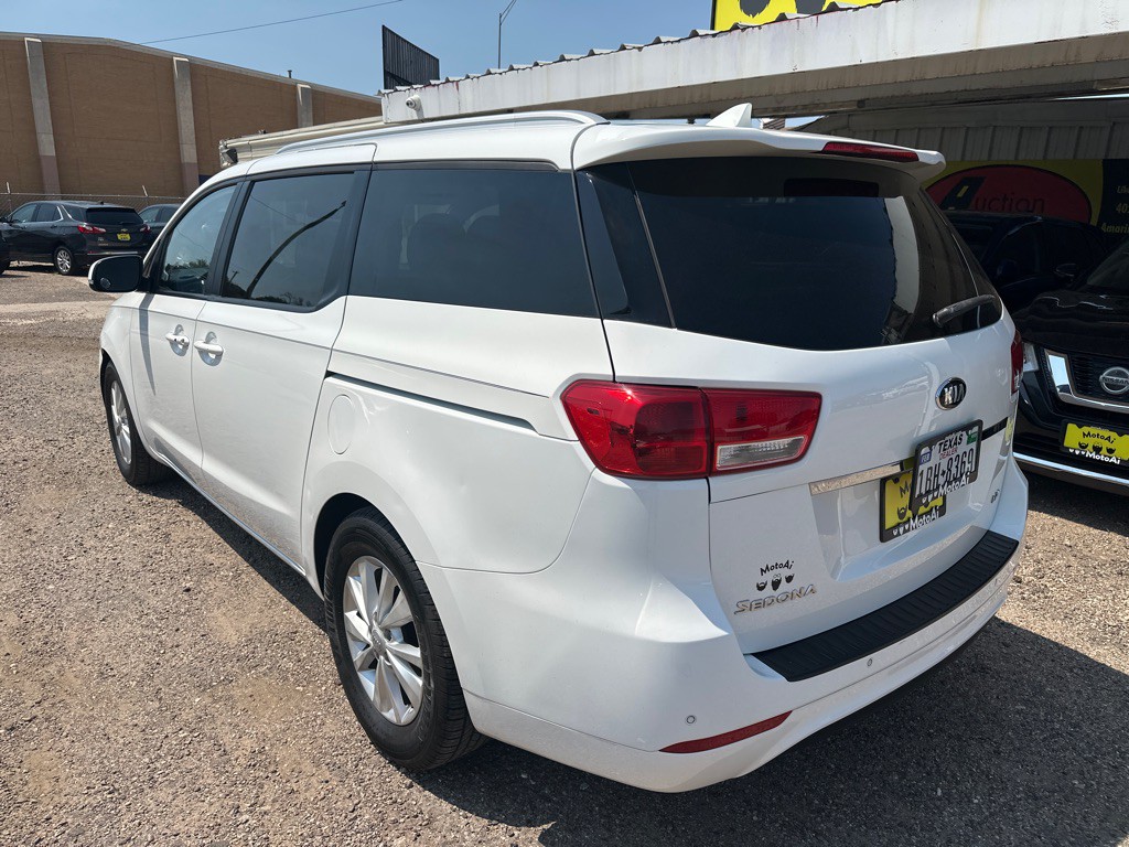 2017 Kia Sedona Image 3