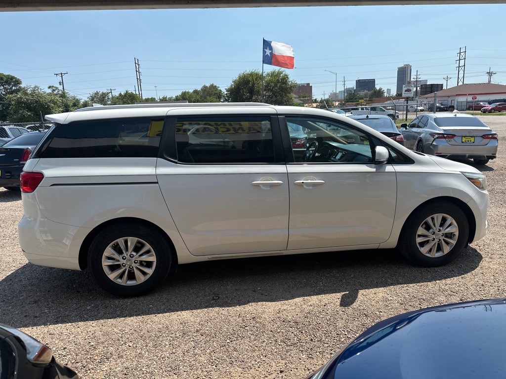 2017 Kia Sedona Image 6