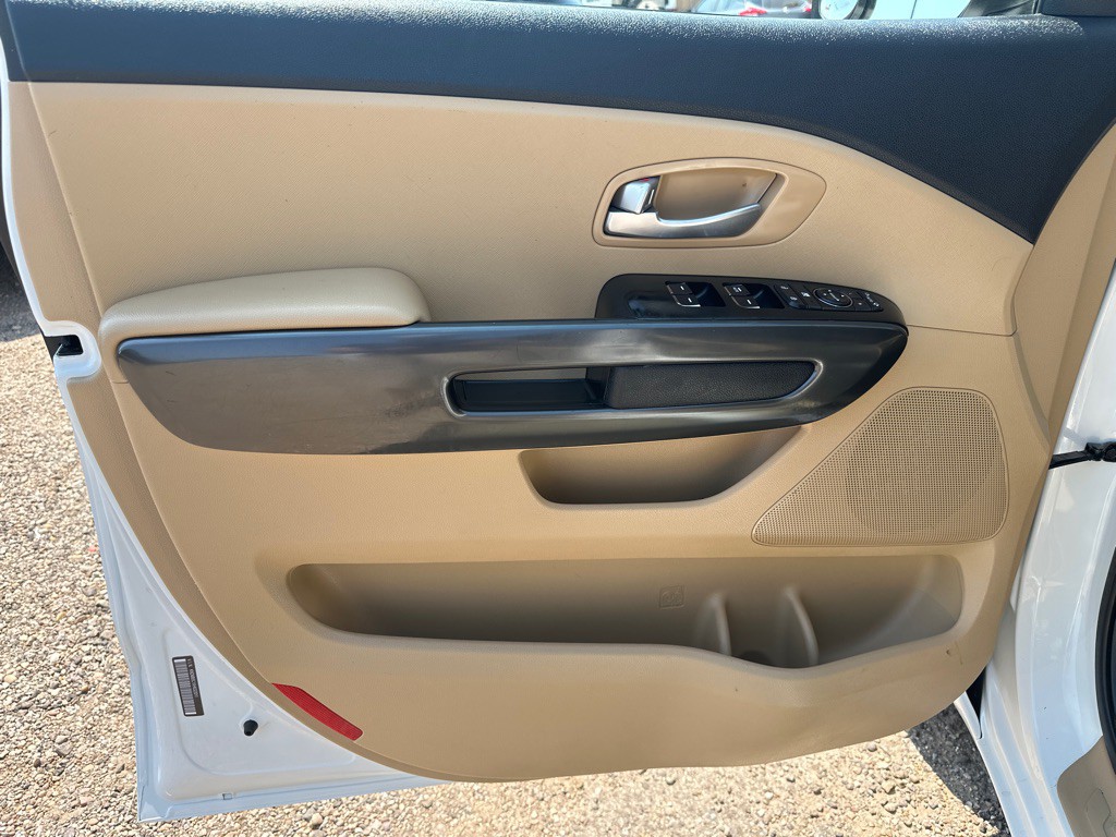 2017 Kia Sedona Image 11