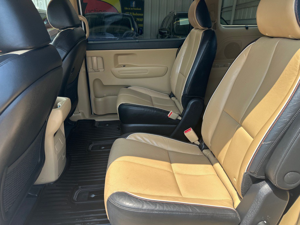 2017 Kia Sedona Image 12