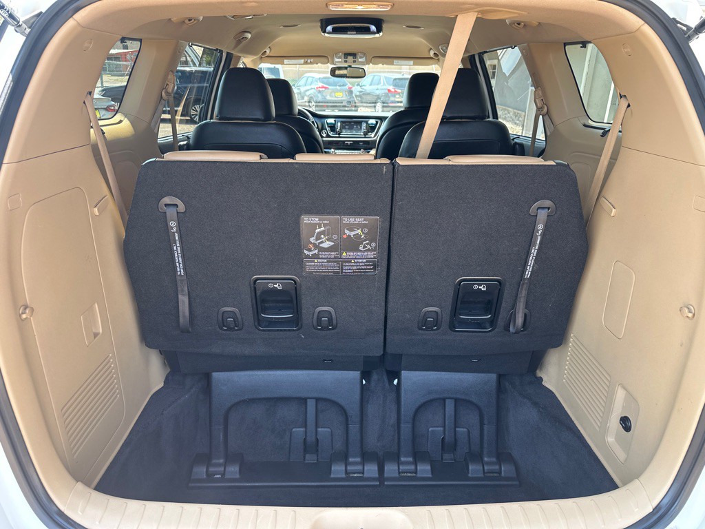 2017 Kia Sedona Image 15