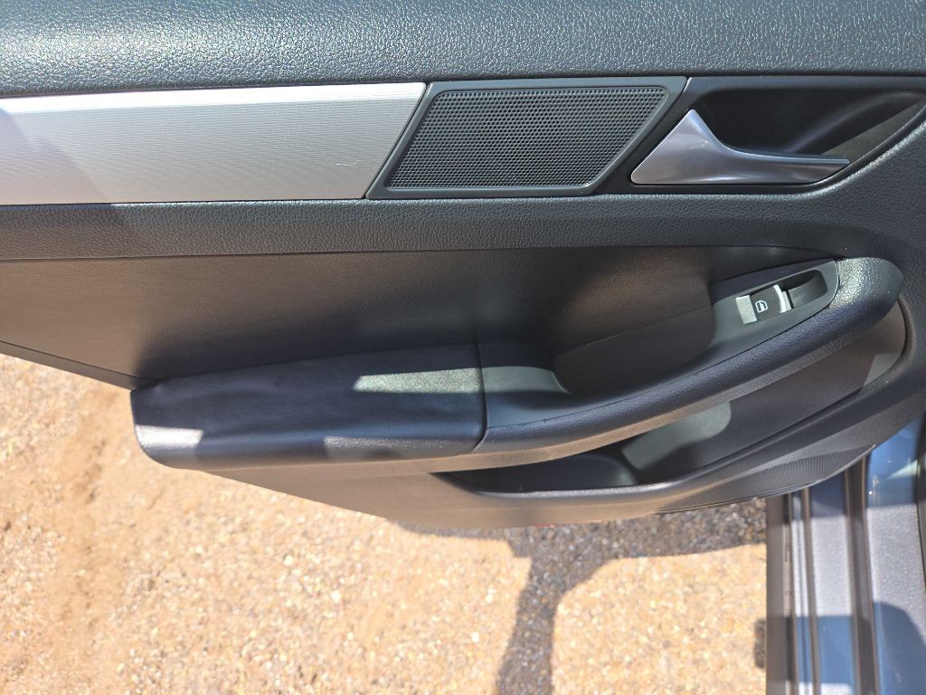 2012 Volkswagen Jetta Image 13