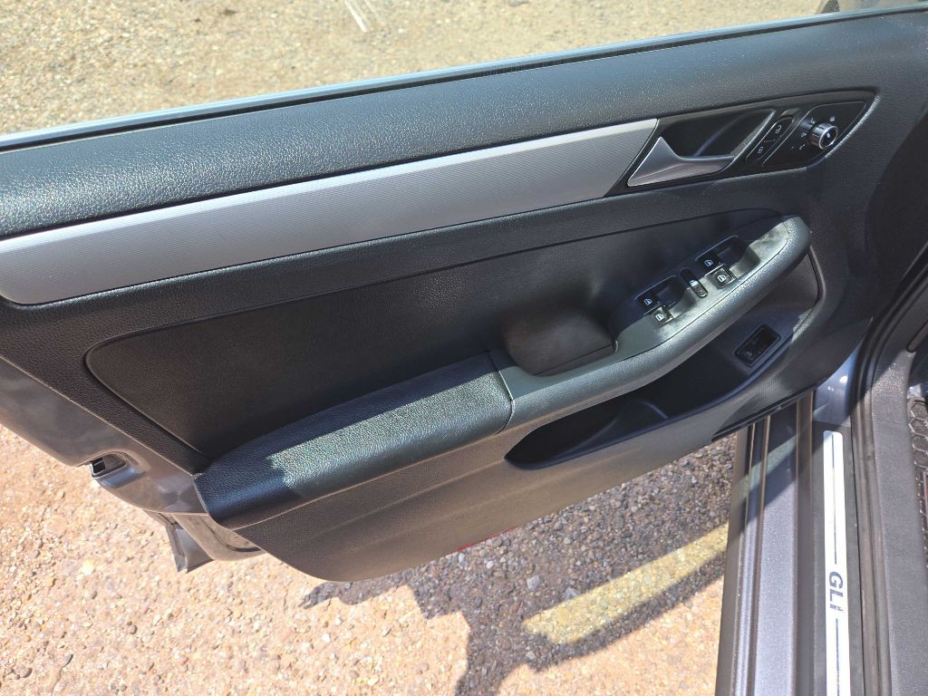 2012 Volkswagen Jetta Image 11