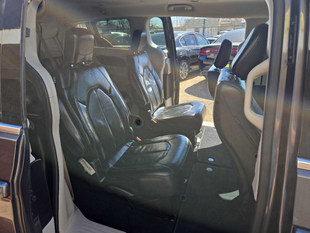 2019 Chrysler Pacifica Image 12