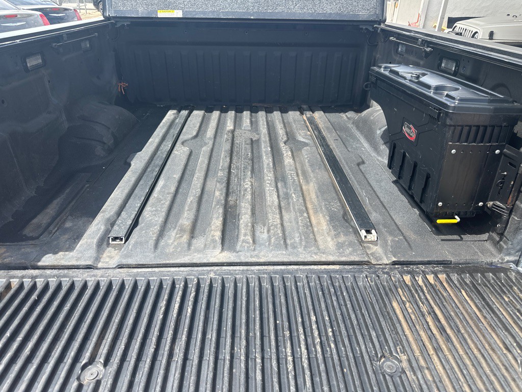 2017 Nissan Titan Image 5