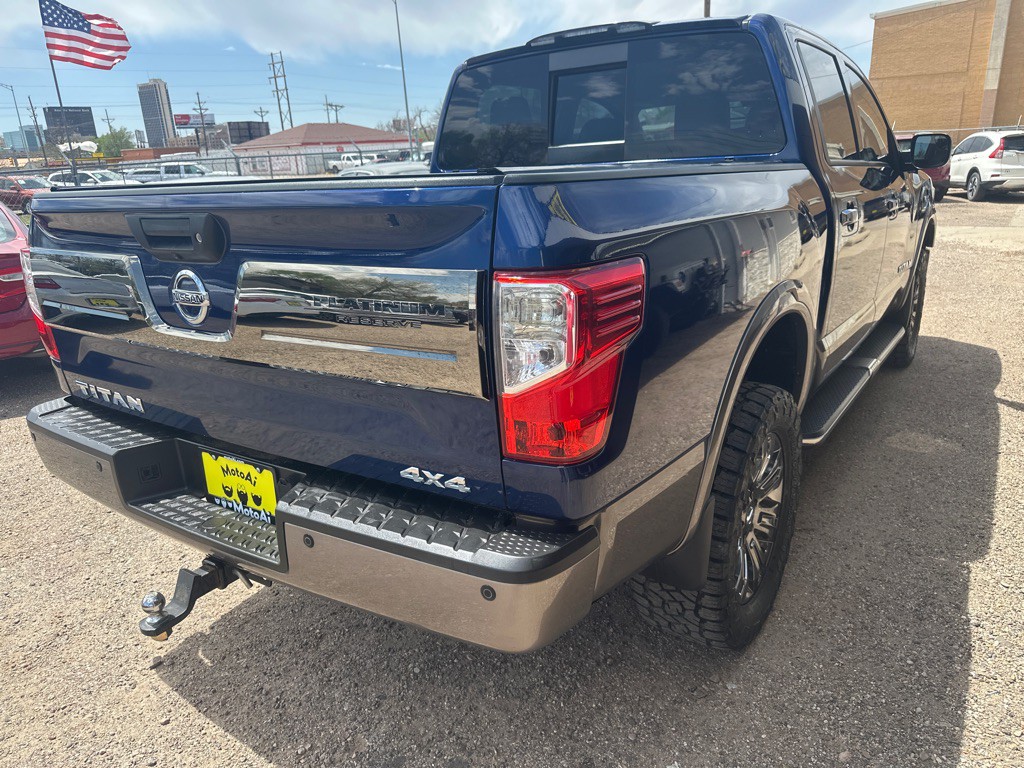 2017 Nissan Titan Image 6
