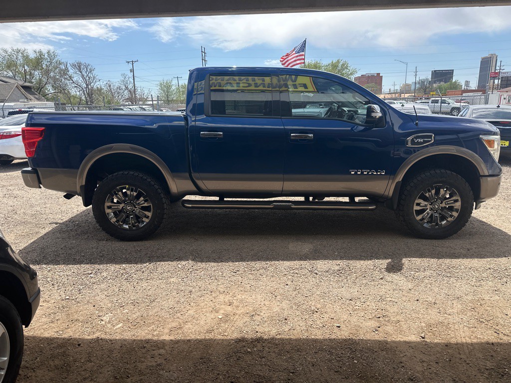 2017 Nissan Titan Image 7