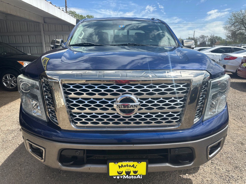 2017 Nissan Titan Image 9