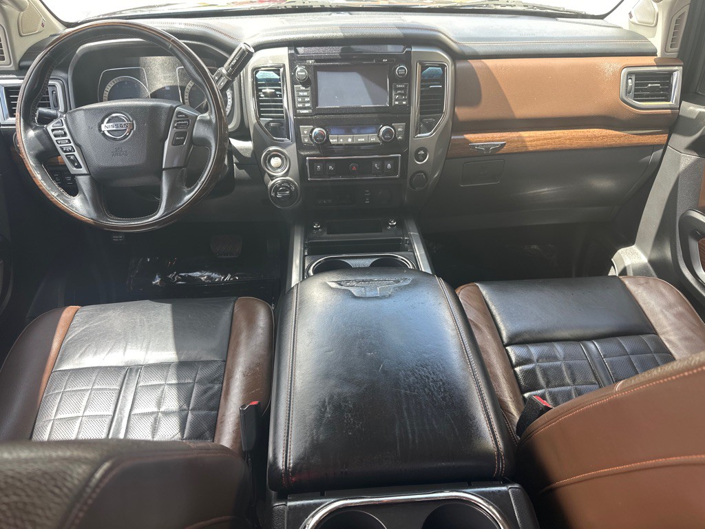 2017 Nissan Titan Image 12