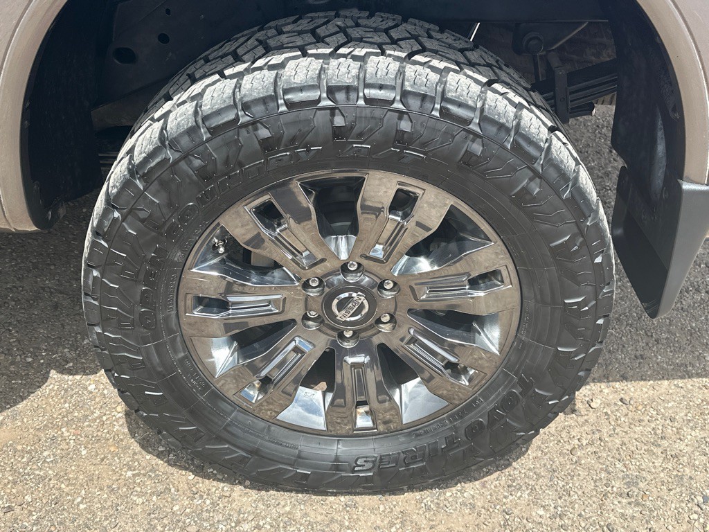 2017 Nissan Titan Image 15