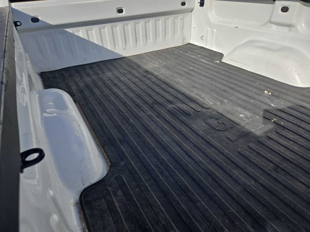 2015 GMC Sierra Image 13