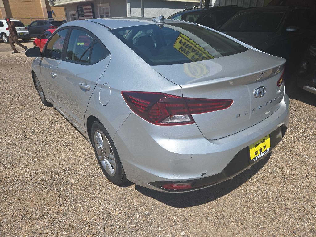 2019 Hyundai Elantra Image 2