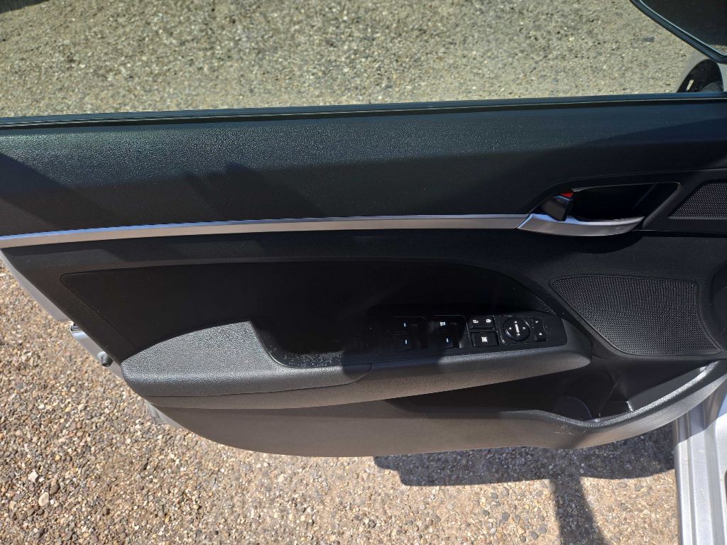 2019 Hyundai Elantra Image 10