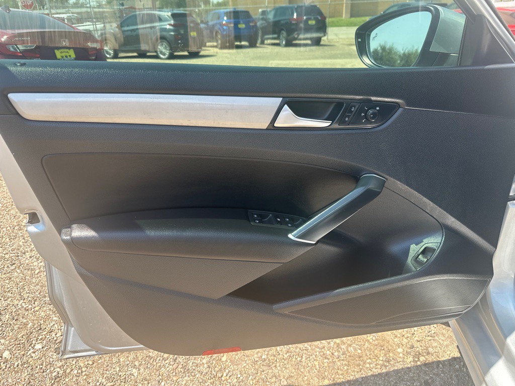 2020 Volkswagen Passat Image 11