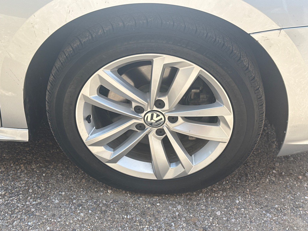 2020 Volkswagen Passat Image 16