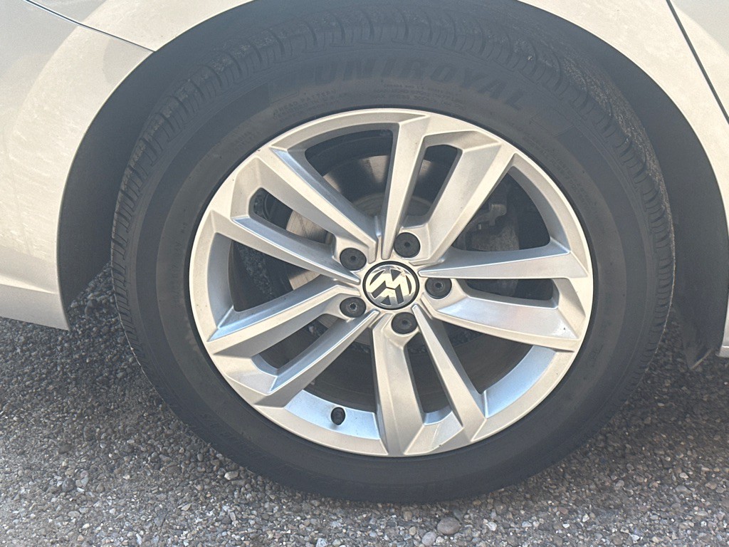2020 Volkswagen Passat Image 18