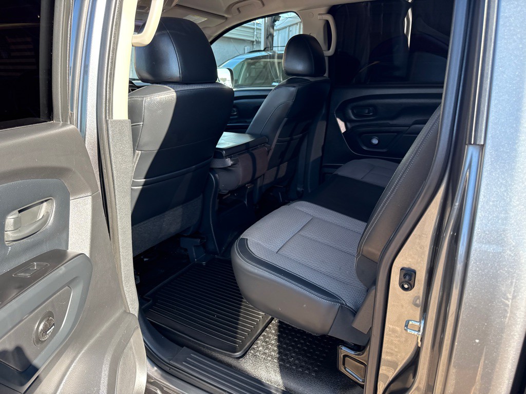 2018 Nissan Titan Image 10