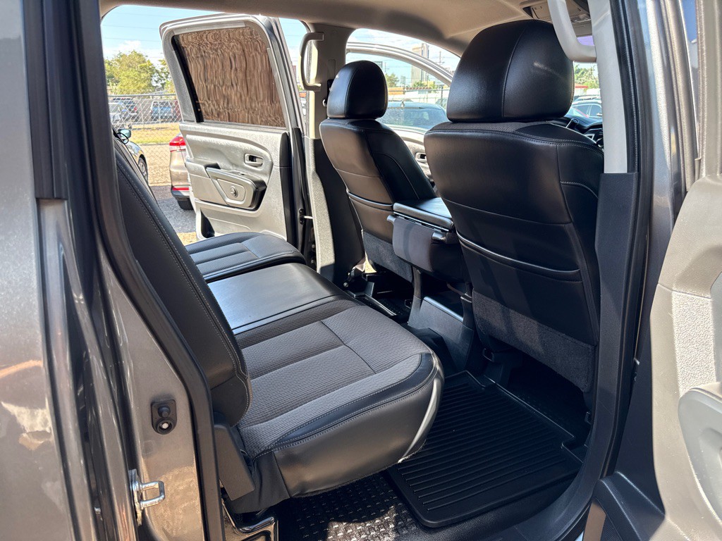 2018 Nissan Titan Image 11