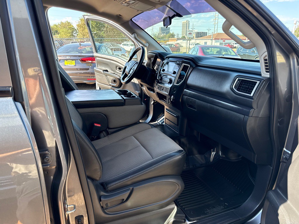 2018 Nissan Titan Image 12