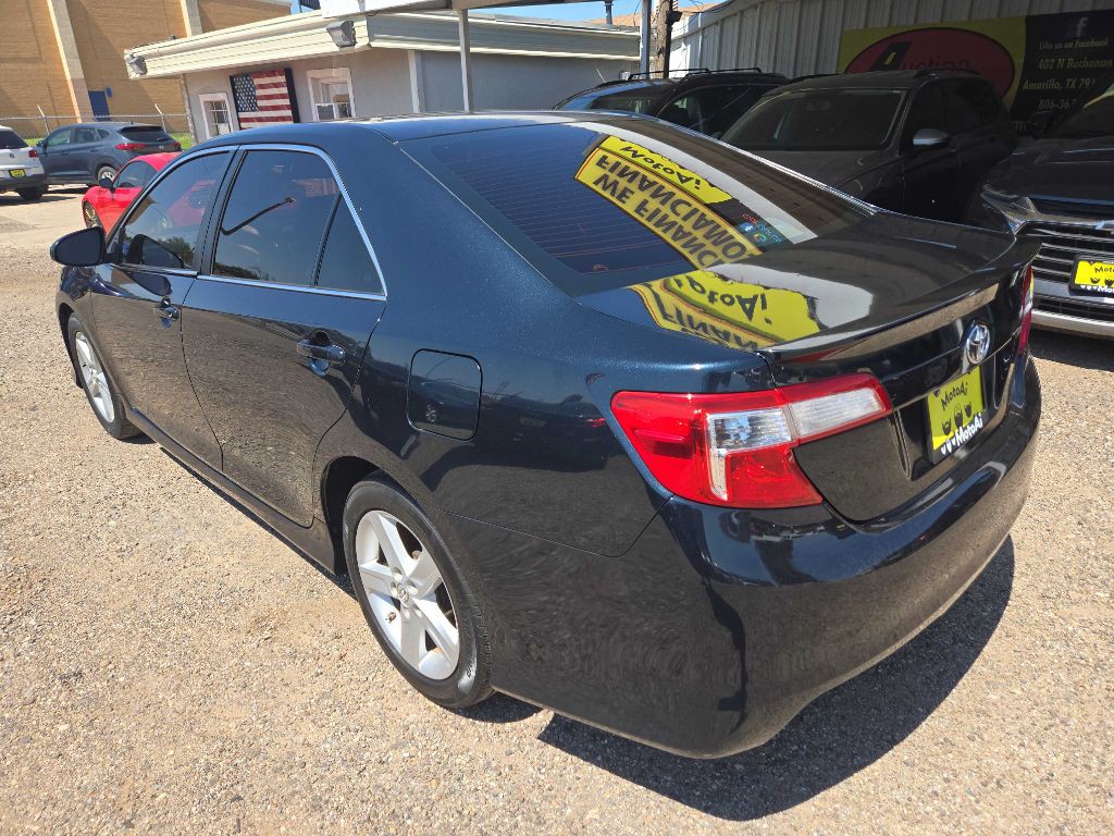 2014 Toyota Camry Image 2