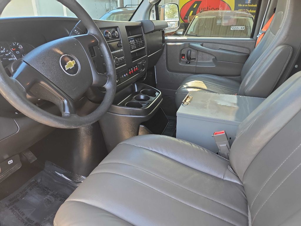 2015 Chevrolet Express Image 10