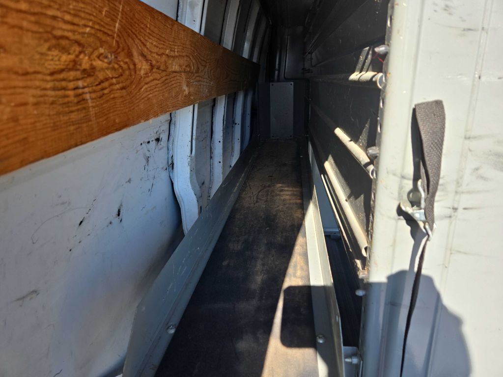 2015 Chevrolet Express Image 13