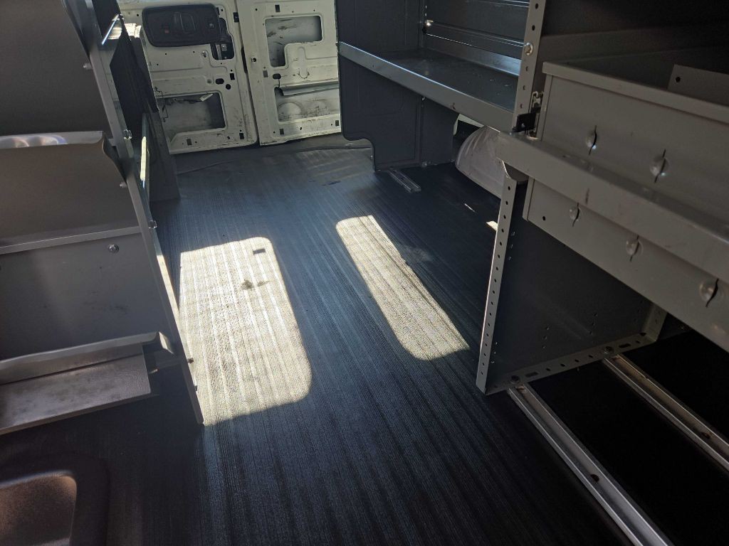 2015 Chevrolet Express Image 16
