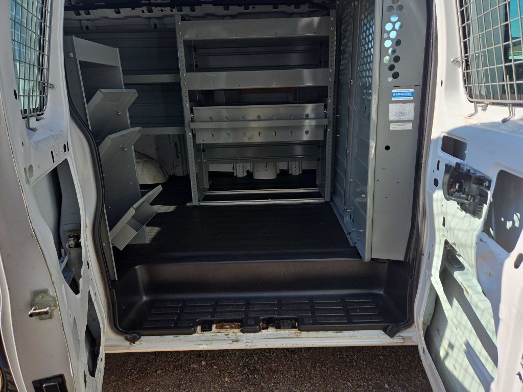 2015 Chevrolet Express Image 18