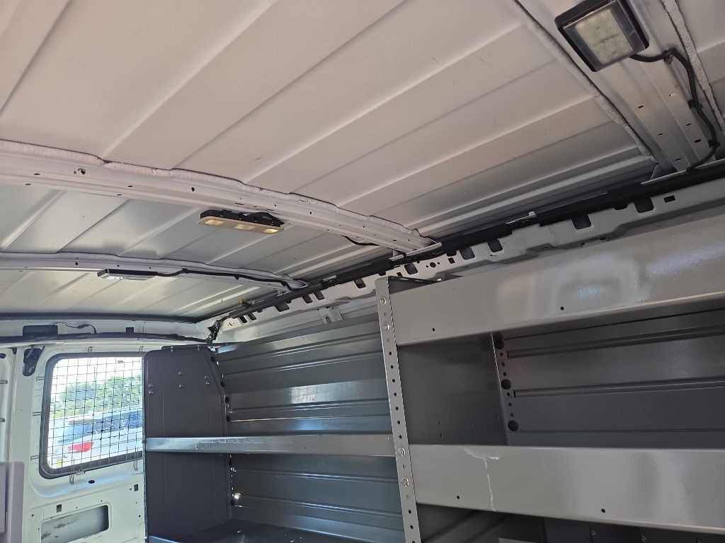 2015 Chevrolet Express Image 19