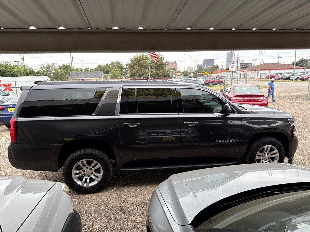 2018 Chevrolet Suburban Image 5