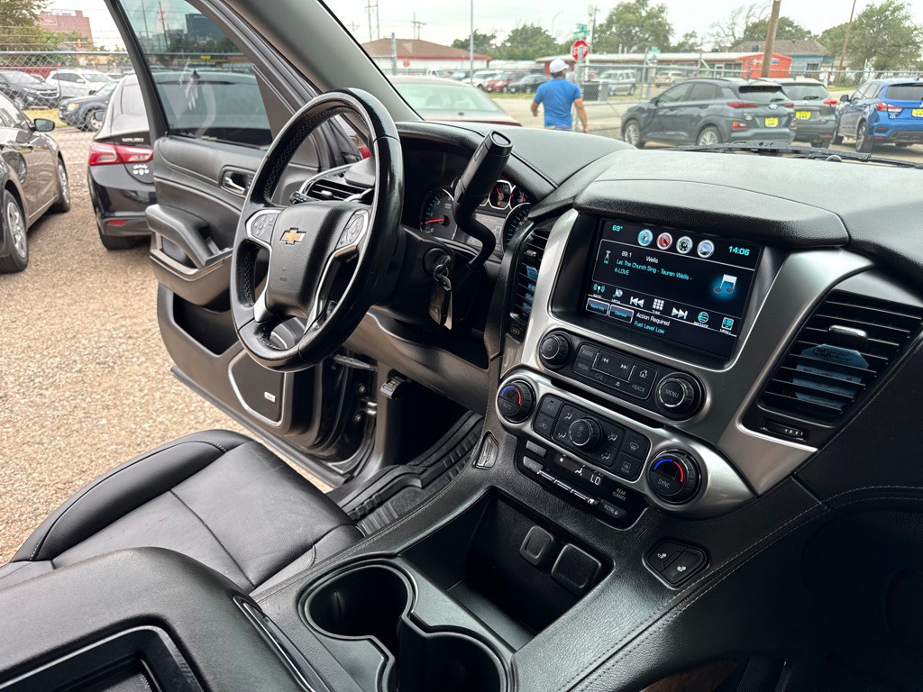 2018 Chevrolet Suburban Image 15
