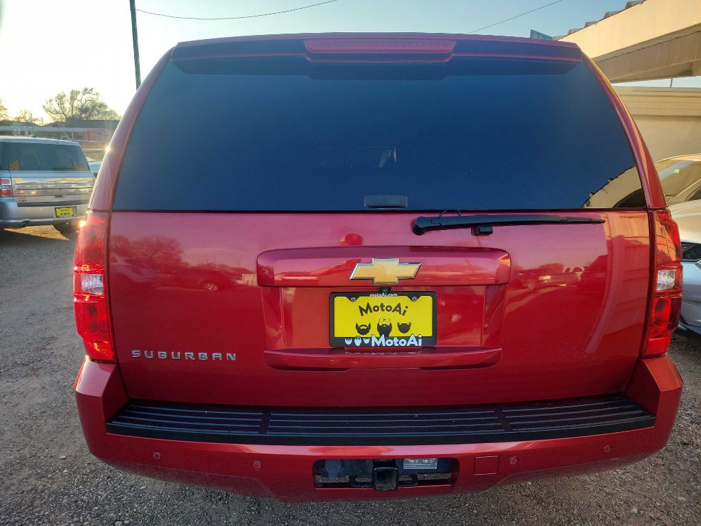 2013 Chevrolet Suburban Image 3