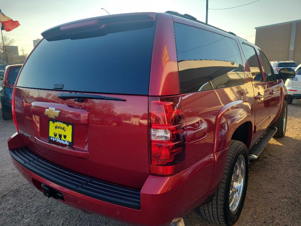 2013 Chevrolet Suburban Image 4