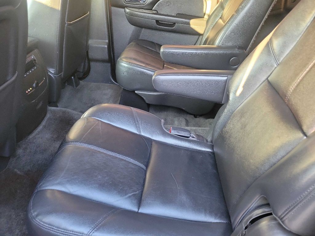 2013 Chevrolet Suburban Image 12