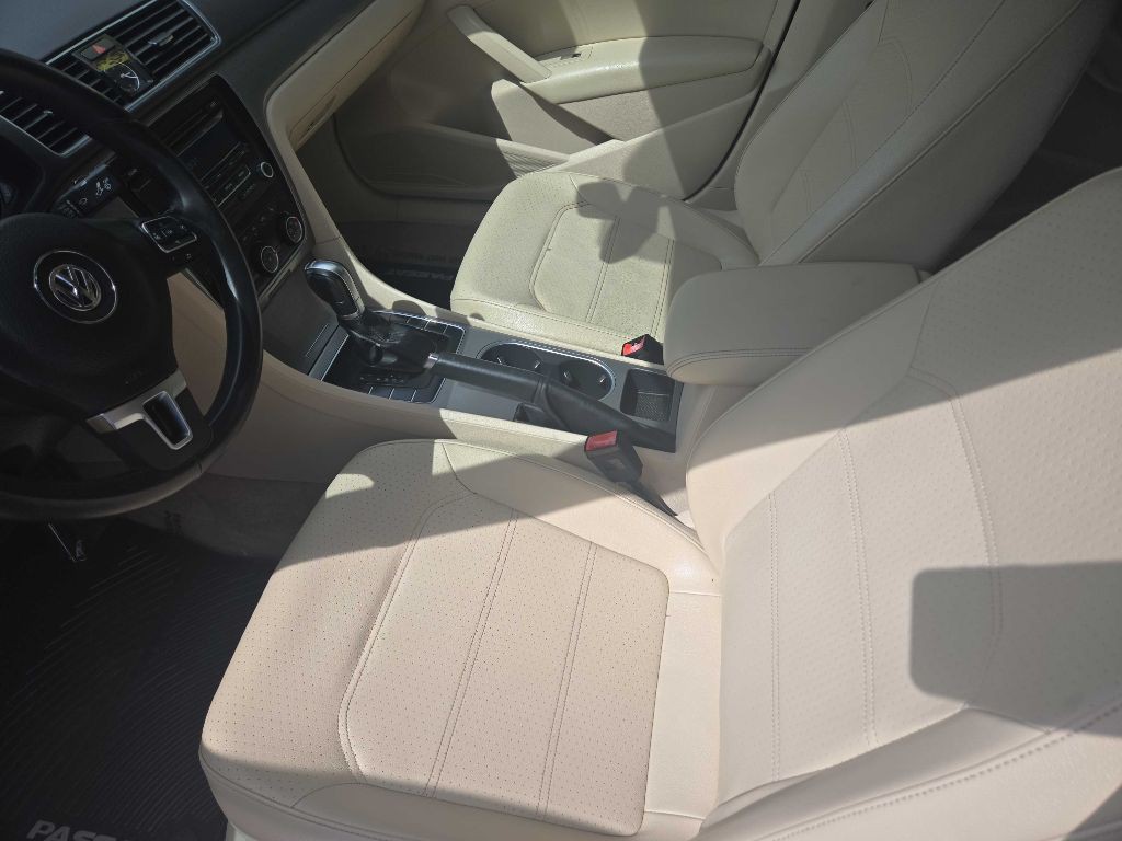 2014 Volkswagen Passat Image 10