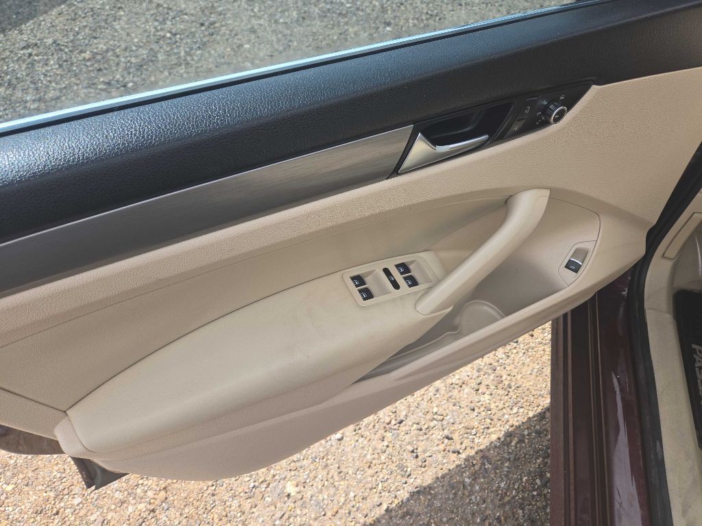 2014 Volkswagen Passat Image 11