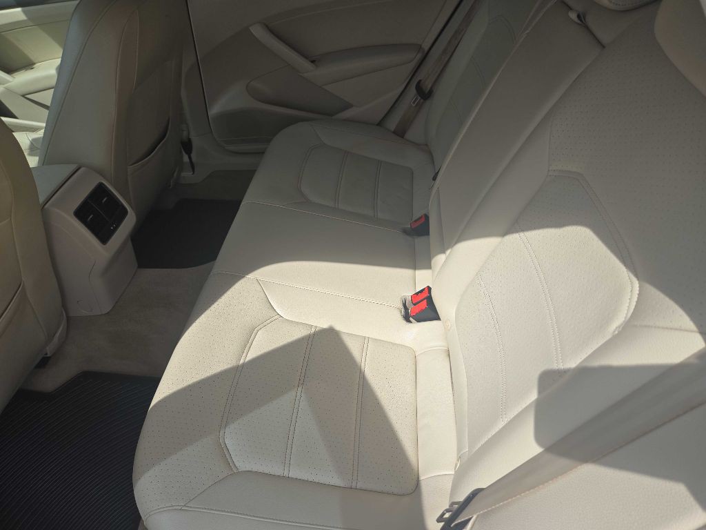 2014 Volkswagen Passat Image 12