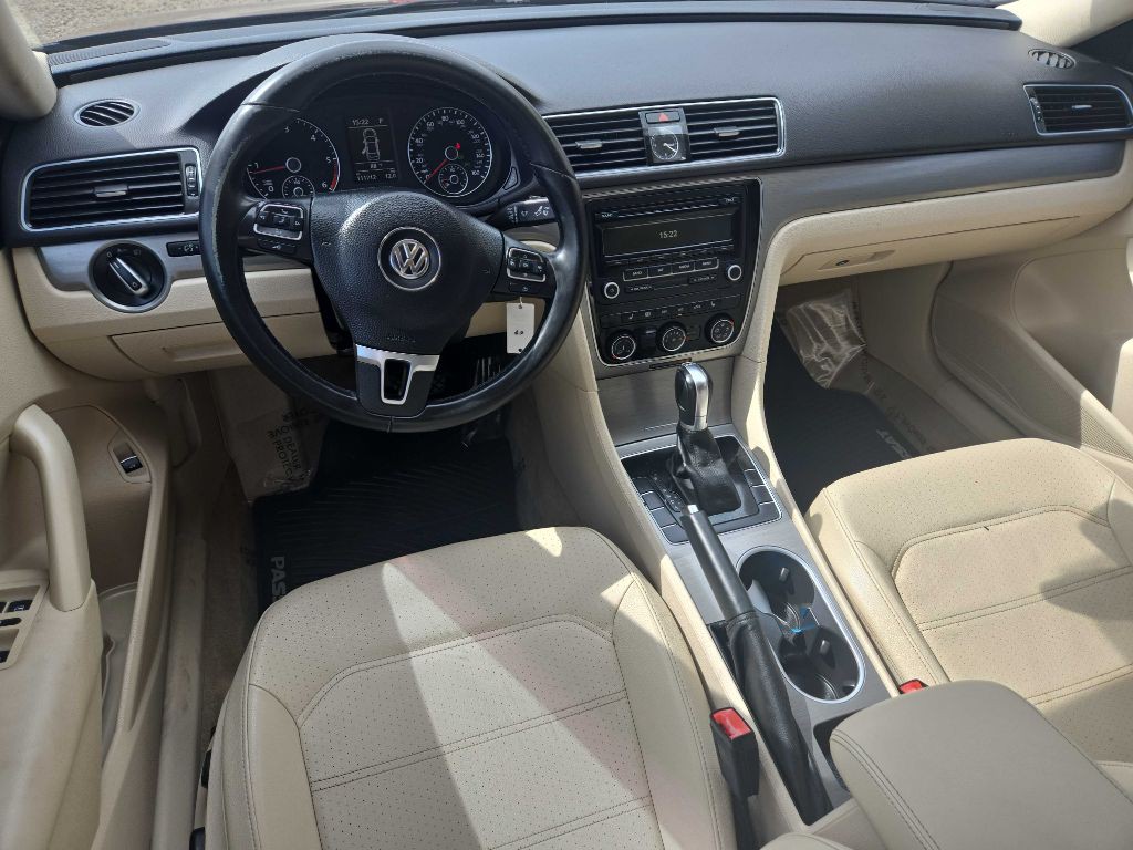 2014 Volkswagen Passat Image 13