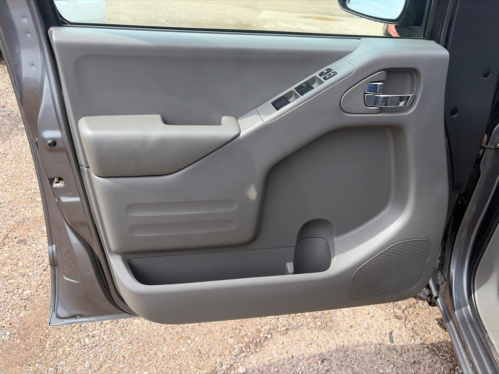 2017 Nissan Frontier Image 12